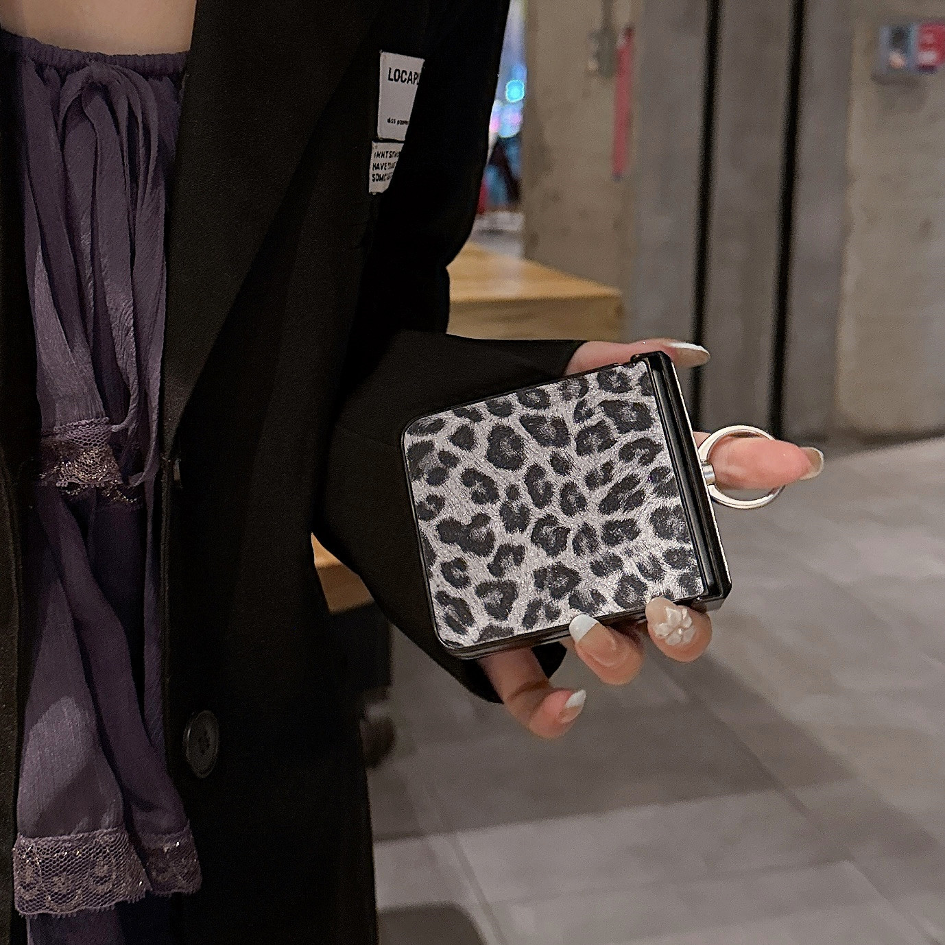 Leather leopard print finger ring holder for Galaxy Z Flip8/7/6 phone case Samsung 5th generation folding protective case