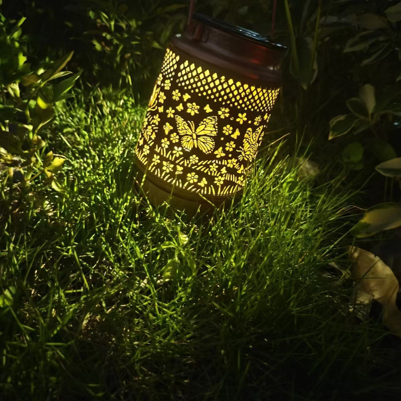 Solar Outdoor Courtyard Light Horse Lamp Animal Crack Hollow Pattern Courtyard Garden Craft