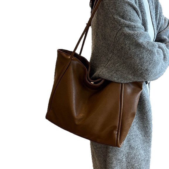 2025 Autumn Winter New Bag Niche Single Shoulder Bag Simple Tote Bag Casual Commuter Handheld Bag