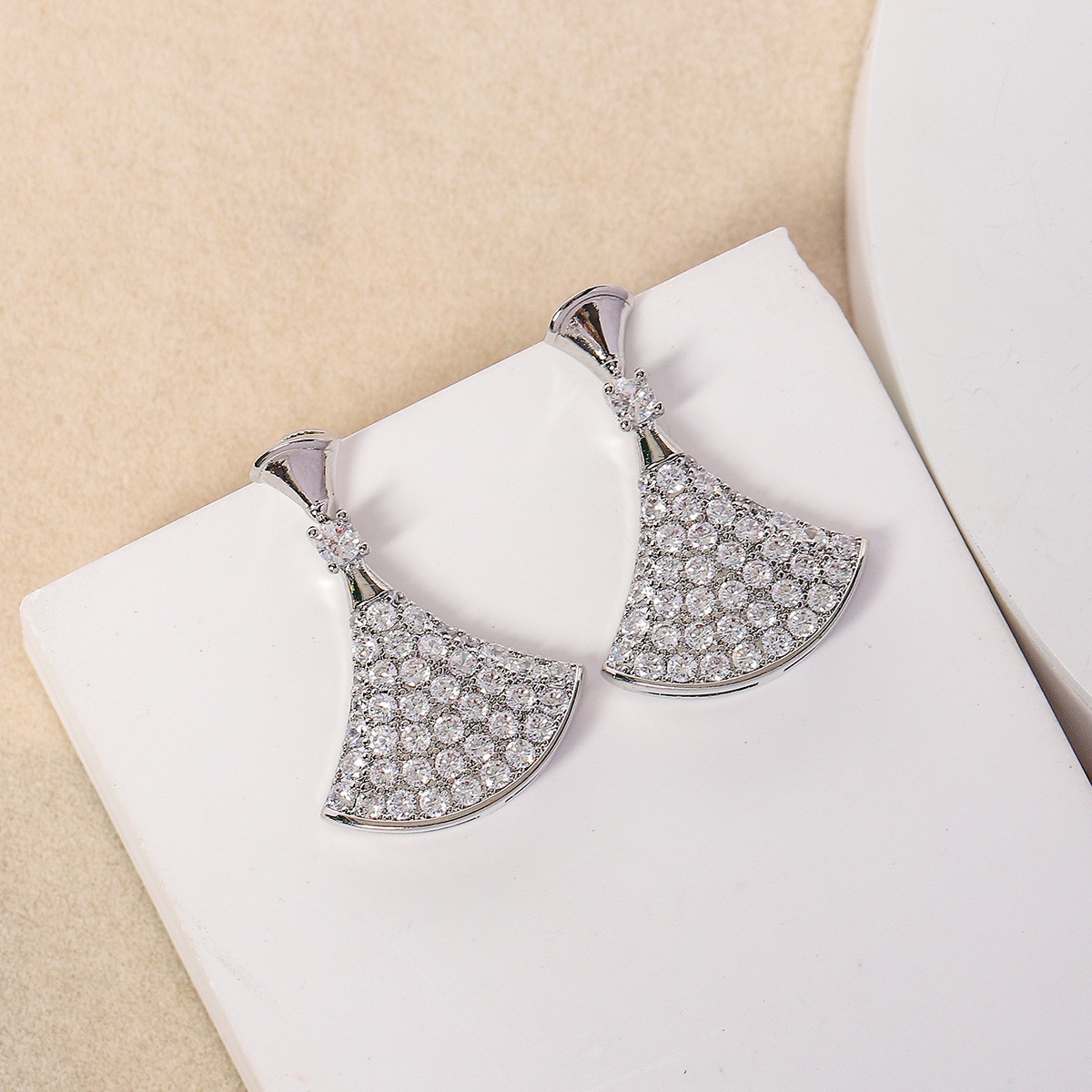 Design triangle shell necklace micro-set zircon set accessories