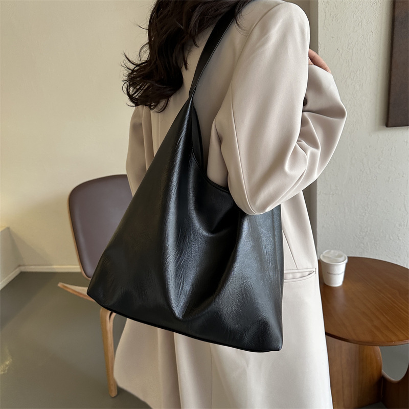 Large capacity texture soft leather commuting bag women 2026 autumn winter new single shoulder underarm tote bag