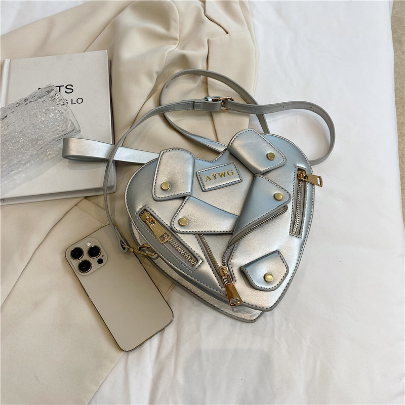 Heart Clothes Bag 2023 New Rivet Bags Girl Single Shoulder Crossbody Heart Bag for Women