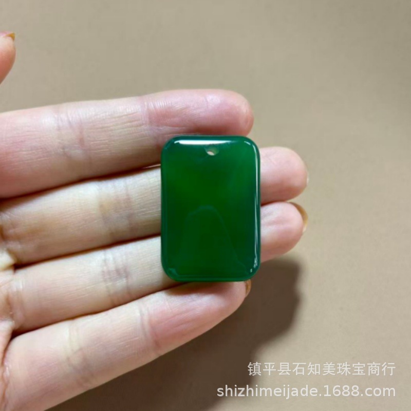绿色方牌大号约31*21*7mm