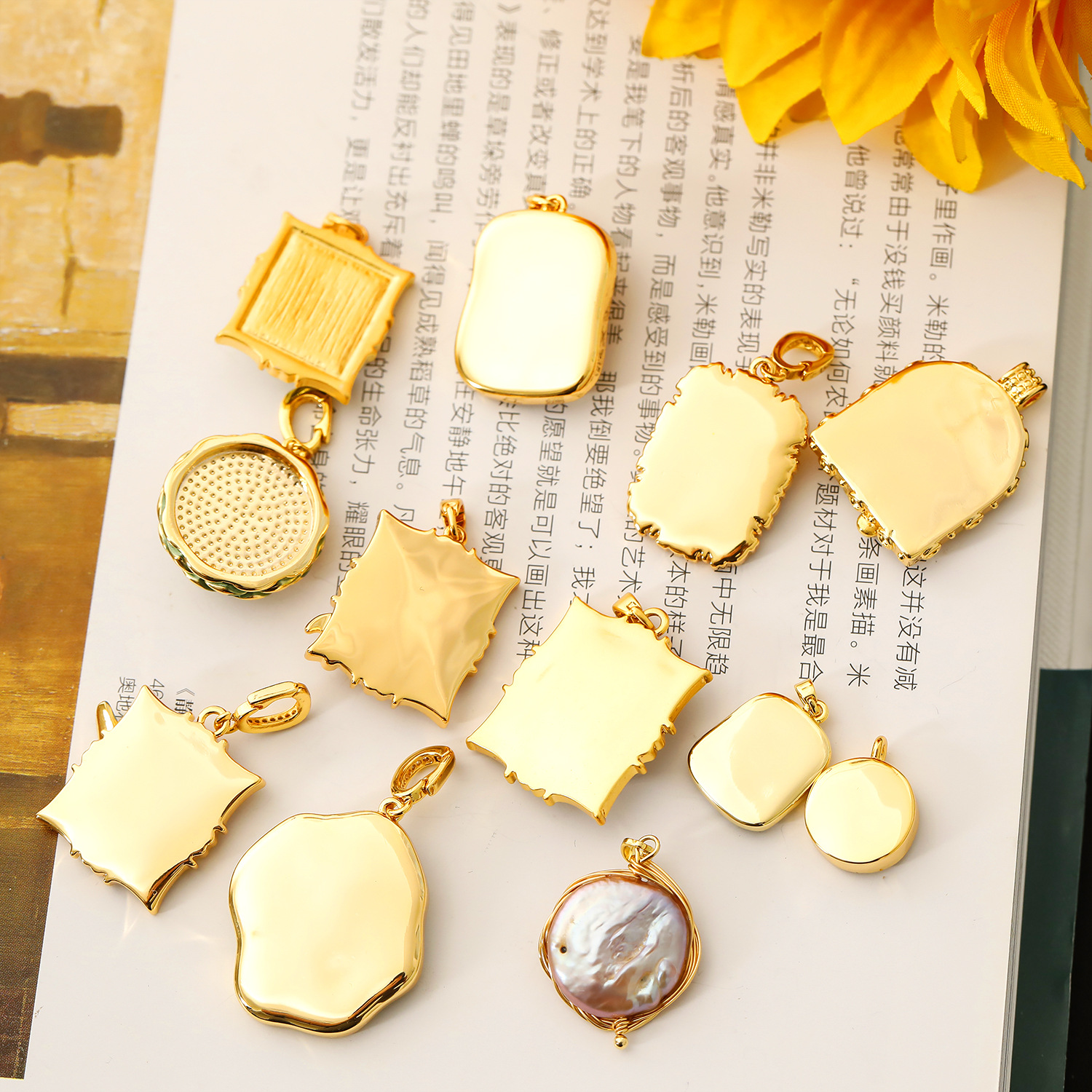 Vintage Oil Painting Style Necklace Pendant DIY Handmade Necklace Pendant Baroque Pearl Petal Sweater Chain