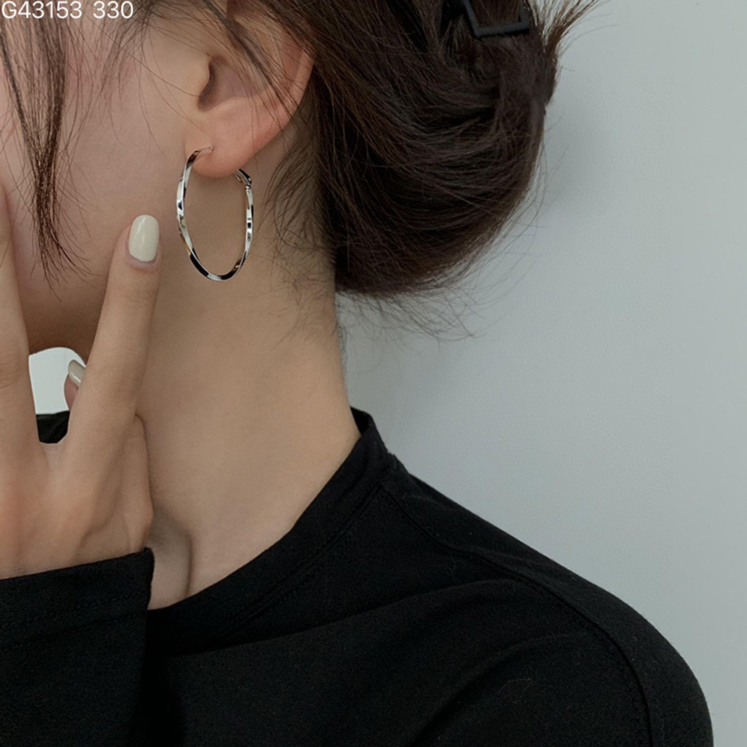 Oubiyabi Twist Ear Cuff Ear Accessories 43153