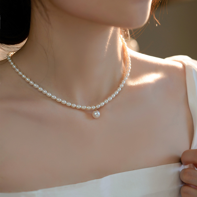 Natural freshwater pearl necklace women's 2025 new niche clavicle chain spring/summer sweater neck chain