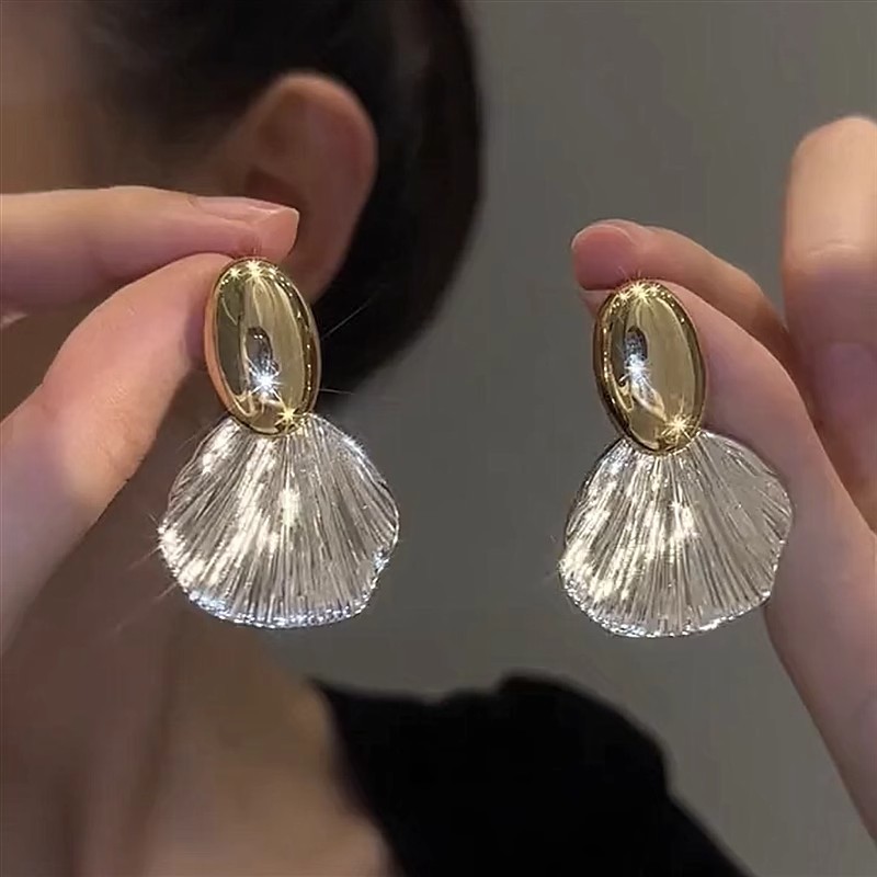 Shell Design Earrings Women Niche Ear Accessories 2025