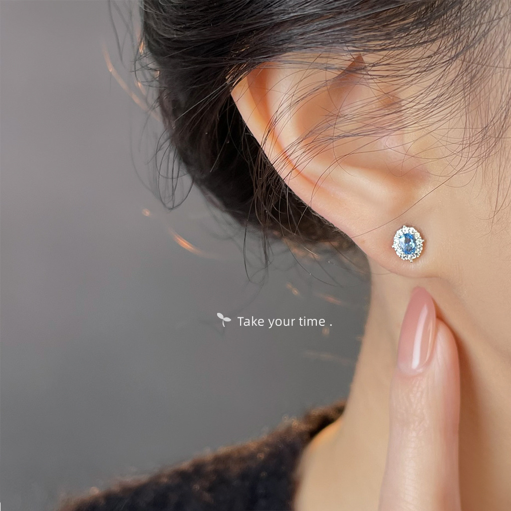 Aquamarine zircon silver-plated needle small and simple commuting style earrings