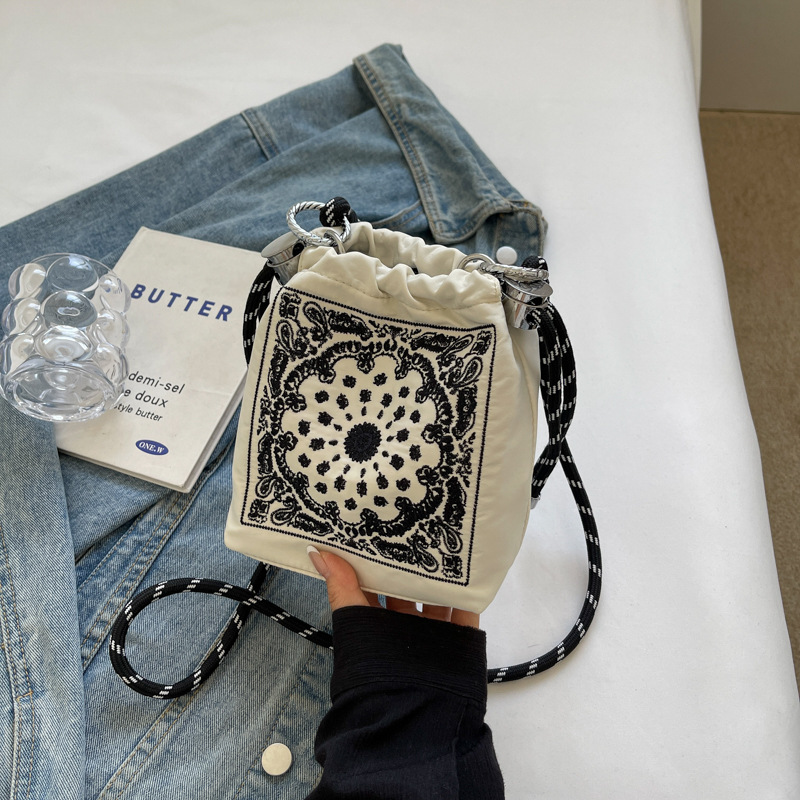Embroidered Bucket Small Cloth Bag Women 2024 New Simple Contrast Color Outing Walking Shoulder Crossbody Phone Bag
