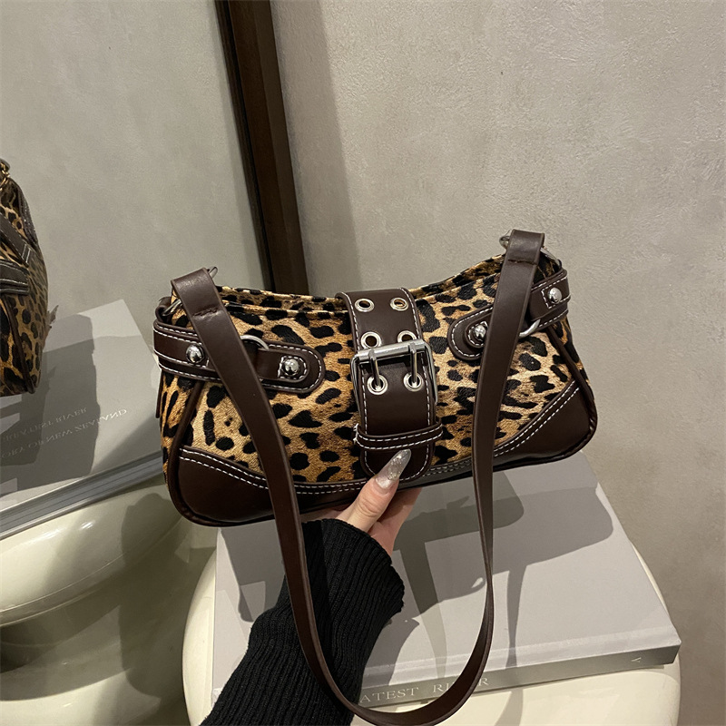 Popular underarm bag women 2026 winter new crescent bag commuting bag women bag