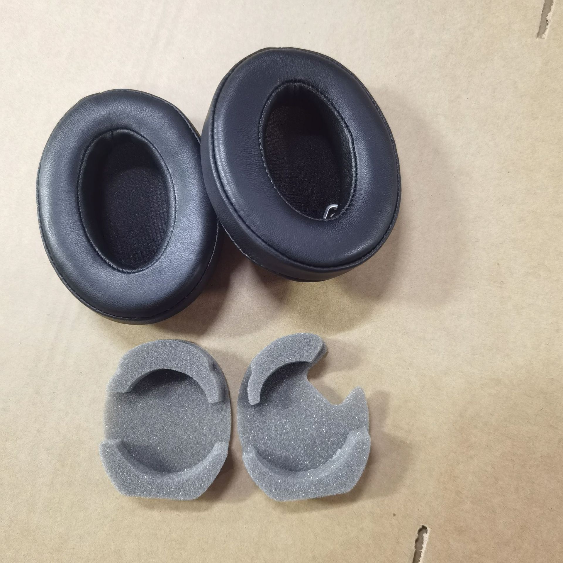 黑色小羊皮耳套（单个）