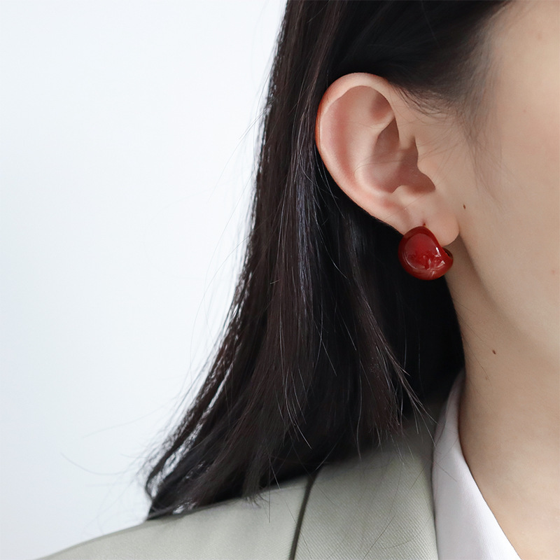 Gentle Small Cream White C-Shaped Bean Stud Earrings for Women Simple Ear Accessories