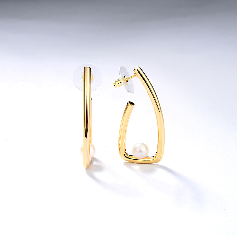 Triangular Three-Dimensional Modern Brass Gold-Plated Inlaid Natural Freshwater Pearl Earrings for Women