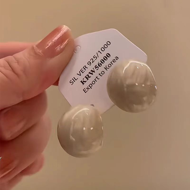 Gentle Small Cream White C-Shaped Bean Stud Earrings for Women Simple Ear Accessories