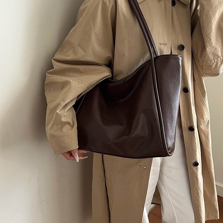 2025 Autumn Winter New Bag Niche Single Shoulder Bag Simple Tote Bag Casual Commuter Handheld Bag