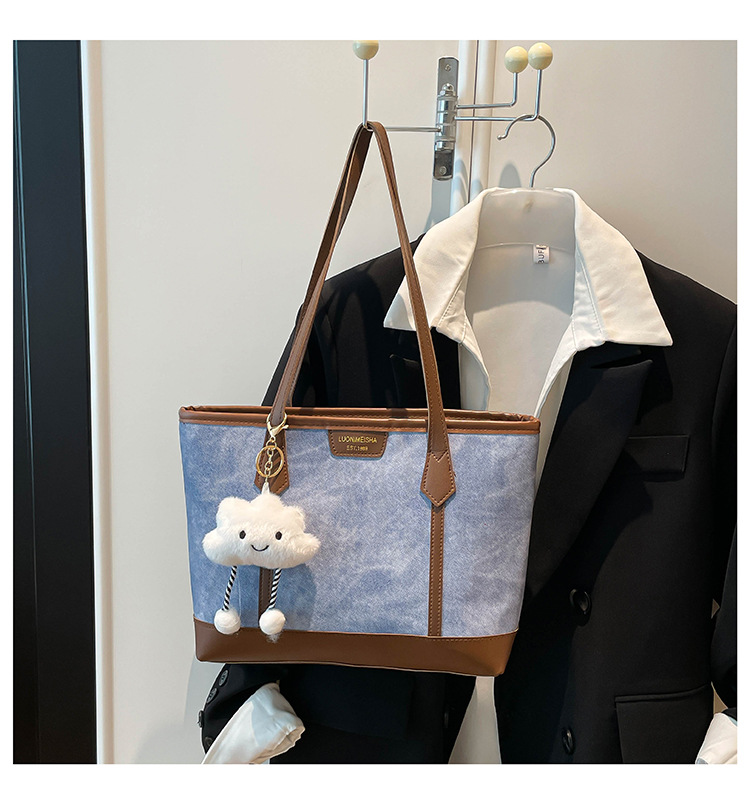 Single Shoulder Bag Women 2026 New Large Capacity Tote Bag Commuter Bag Stitching Design Handheld Underarm Bag