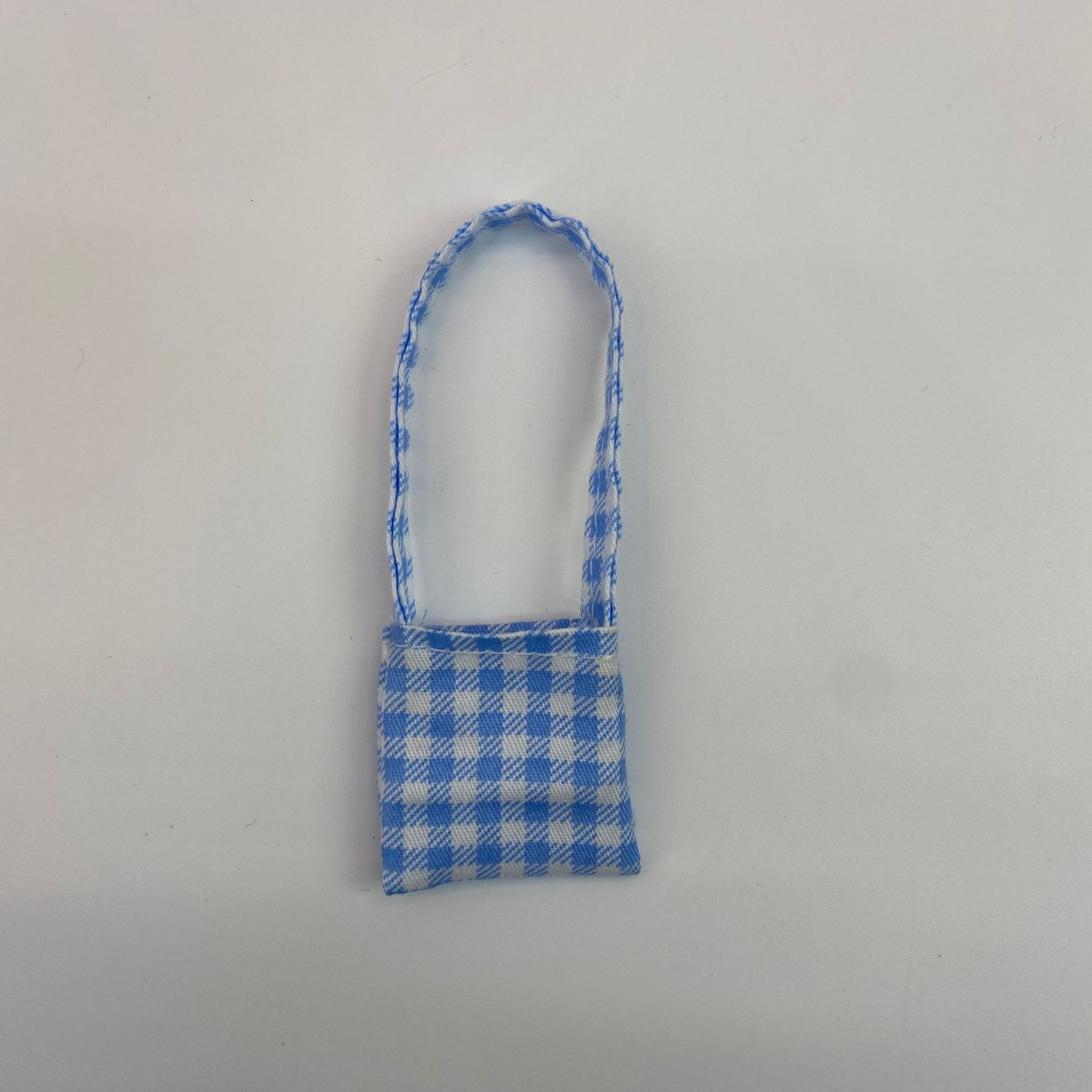 蓝白格挎包