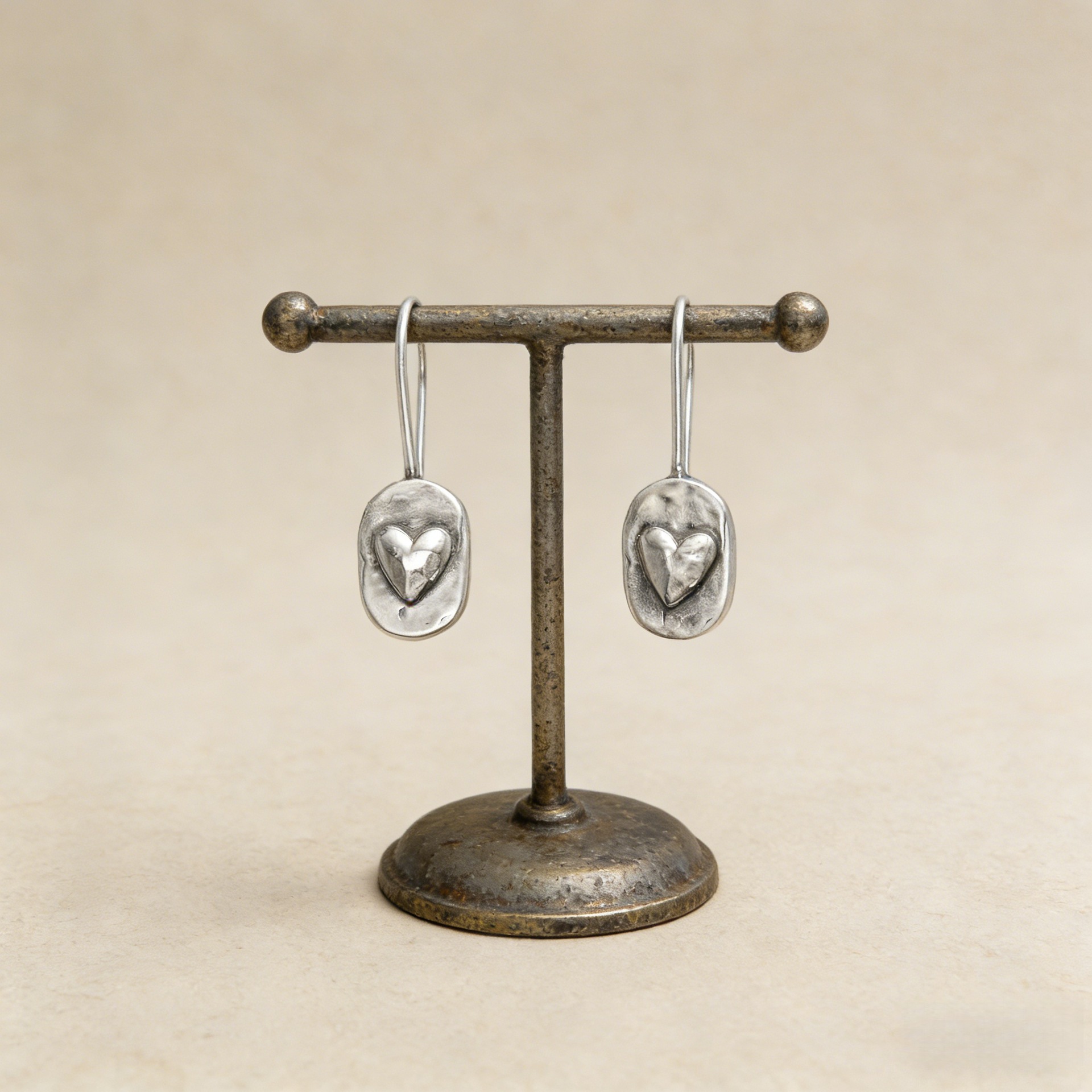 New Simple Style Oval Geometric Carved Heart Shape Women Earrings Ear Jewelry