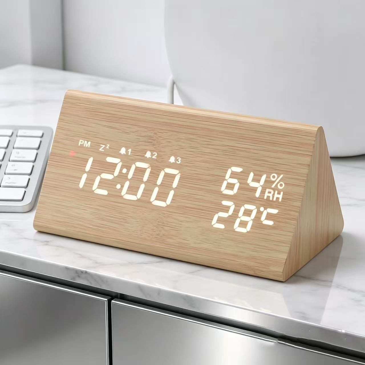 Japanese radio-controlled automatic time correction temperature and humidity alarm clock, German radio-controlled clock, smart night-light digital clock