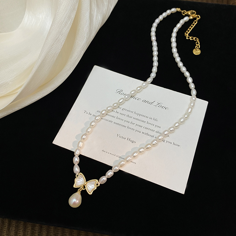 Natural freshwater pearl necklace for women, white mother-of-pearl butterfly collarbone chain, stylish accessory