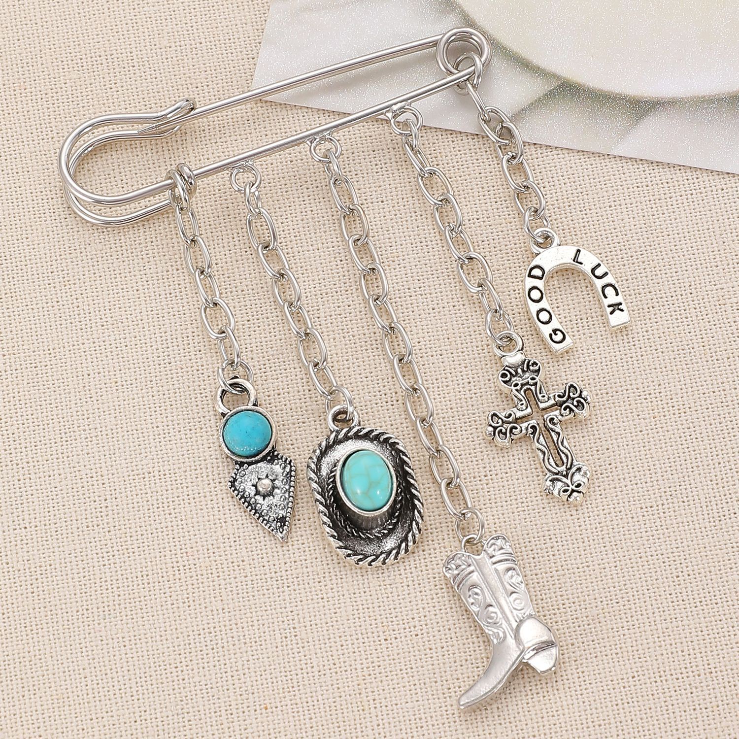 Accessories Paperclip Chain Brooch Men Women Punk Hip Hop Love Pin Suit Tassel Accessories