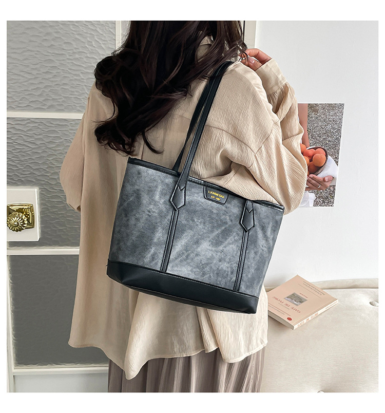 Single Shoulder Bag Women 2026 New Large Capacity Tote Bag Commuter Bag Stitching Design Handheld Underarm Bag