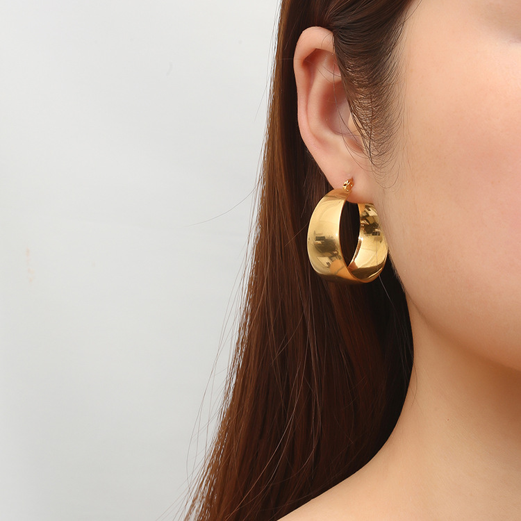 Widened curved surface stainless steel earrings, titanium steel earrings, 18K gold style for women earrings
