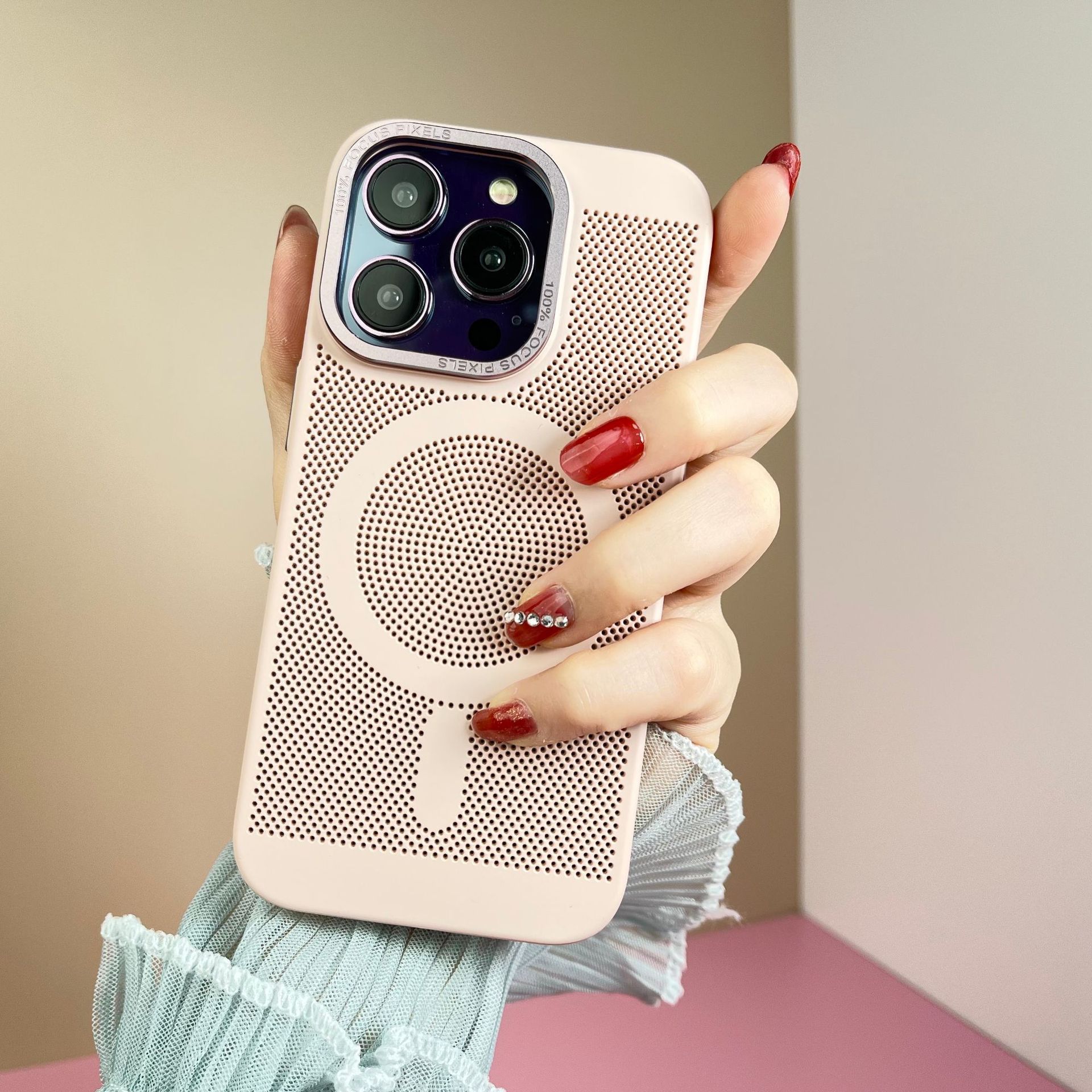 Compatible with iPhone 14 Pro Max mesh heat dissipation phone case magsafe magnetic Apple 13 breathable protective case
