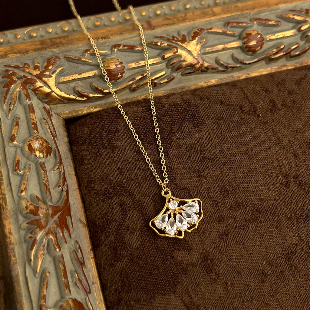 Vintage Retro Niche Gold-Plated Necklace Collarbone Chain Court Style Necklace