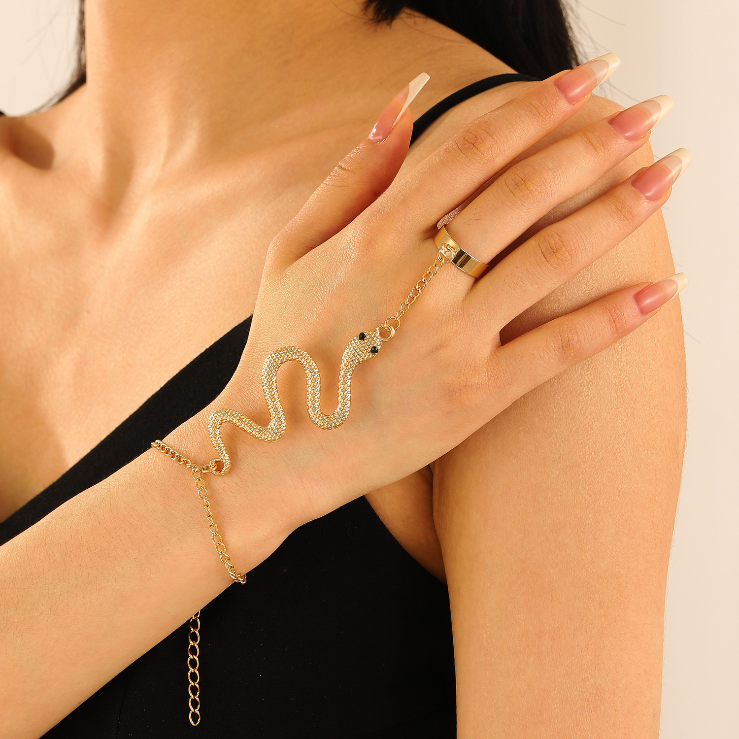 New Single Metal Hand Jewelry Exaggerated Micro-Set Scorpion Three-Dimensional Connected Finger Bracelet Women