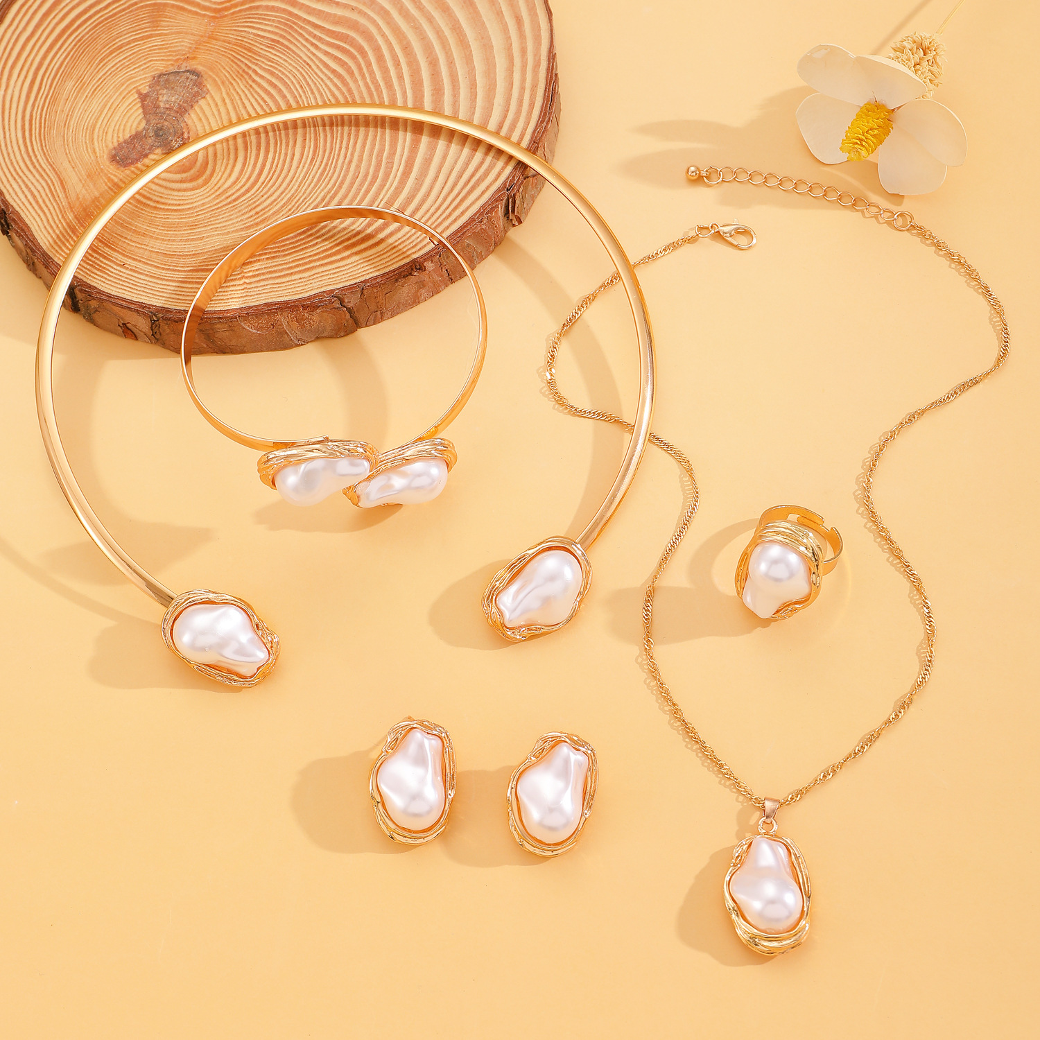 Irregular Baroque Pearl Choker Necklace Simple Metal Open Necklace for Commute