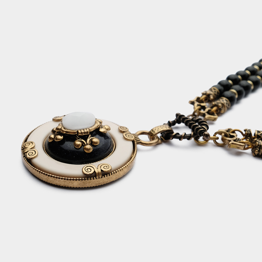 European Series White Round Pendant Vintage Natural Black Agate Beaded Chain Necklace