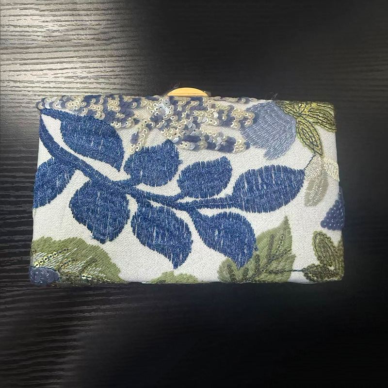 New Pearl Embroidered Box Evening Bag Clutch Evening Bag Wedding Bag Random Pattern