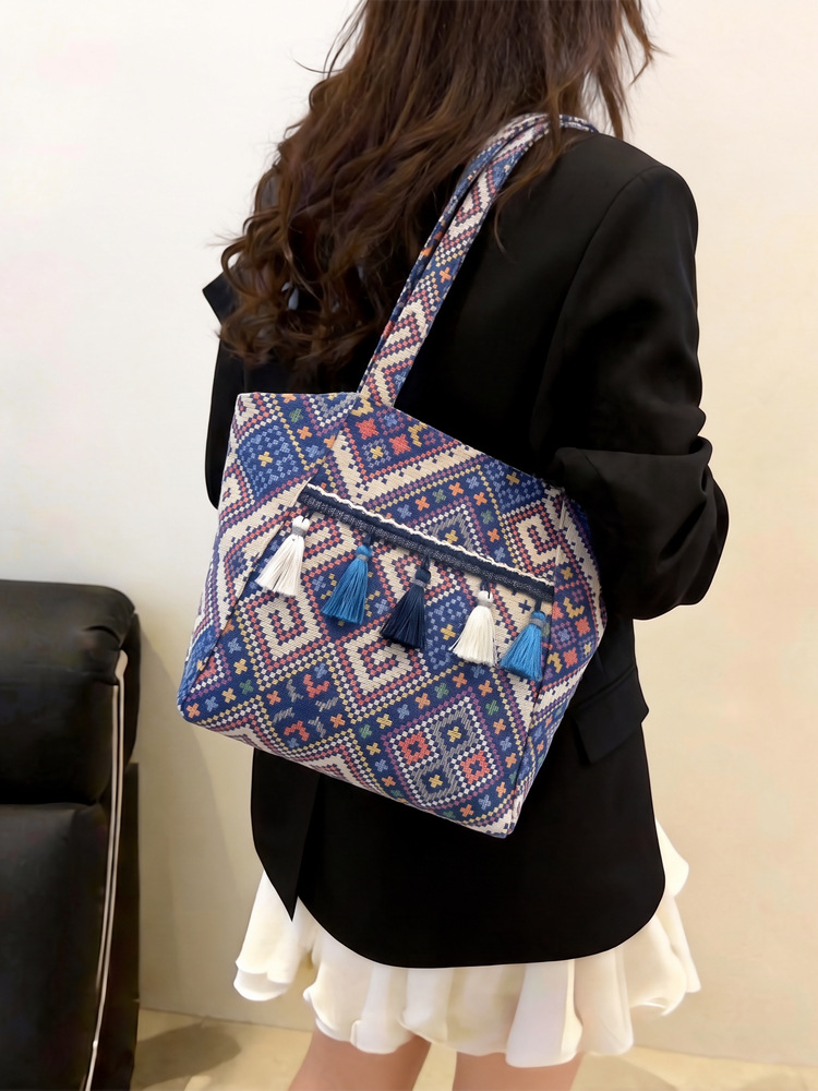 2026 New Large Capacity Underarm Bag Women New Chinese Style Handbag Ethnic Style Fringe Single Shoulder Bag