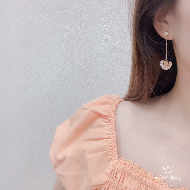 New Fan-Shaped Asymmetrical Earrings Handwoven Natural Freshwater Pearl Ear Studs Niche 925 Silver Needle for Women