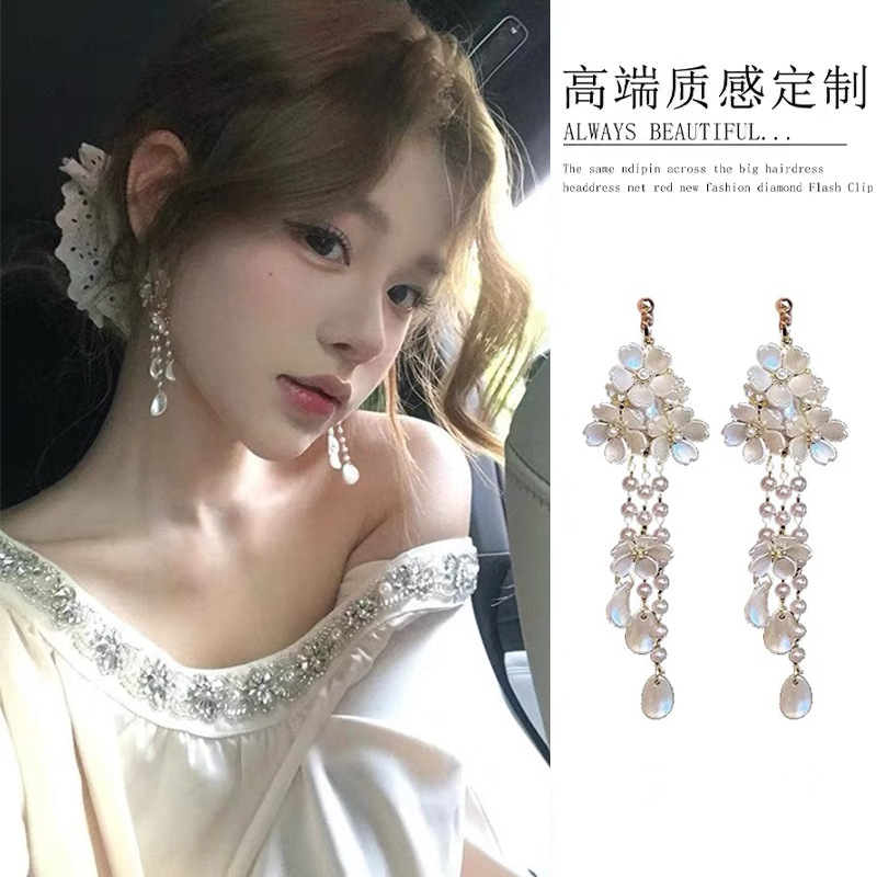 Ethnic style red bead tassel Bohemian earrings Yunnan travel resort style ear cuff feather ear accessories