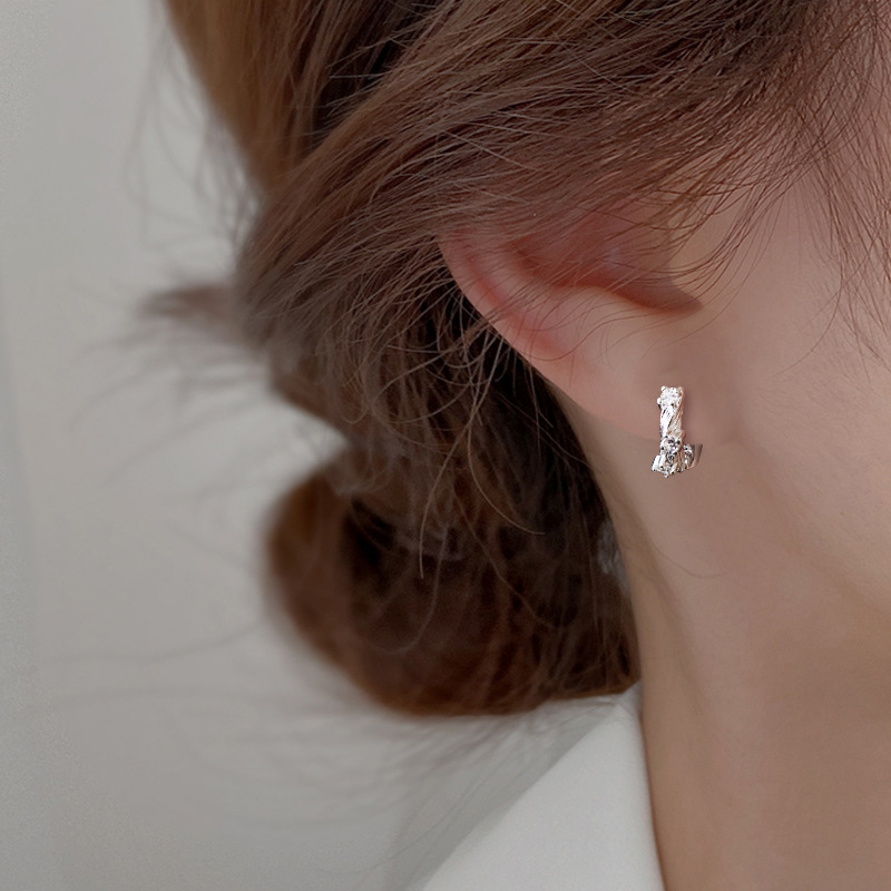 Silver Matte Twist Diamond Ear Cuff INS Sweet Cool Distorted Mobius Earring New for Women