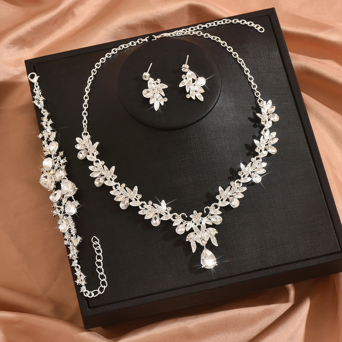 Exquisite Jewelry Set Teardrop Pendant Necklace Earrings Bracelet Three-Piece Wedding Dress Accessories