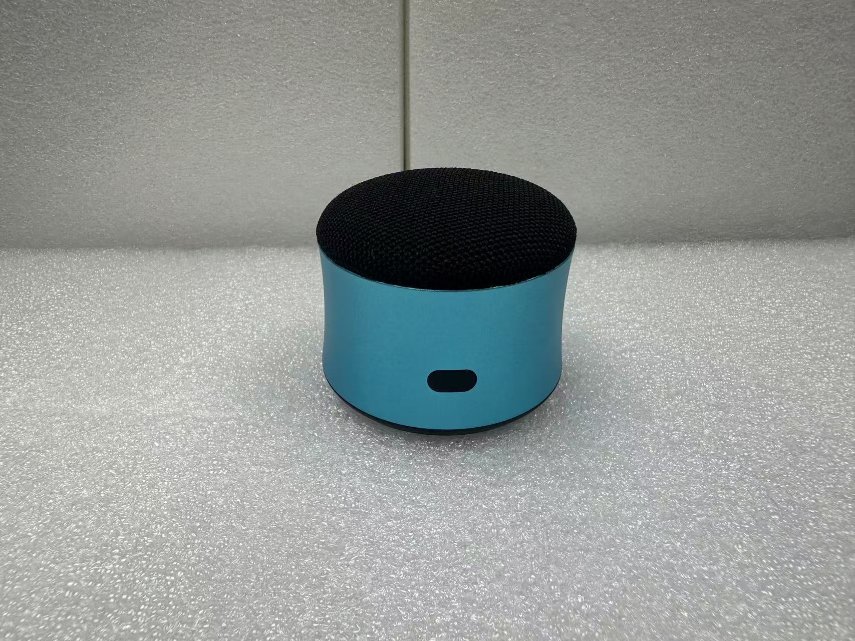 2025 new aluminum alloy magnetic wireless charging flashing light phone holder Bluetooth speaker