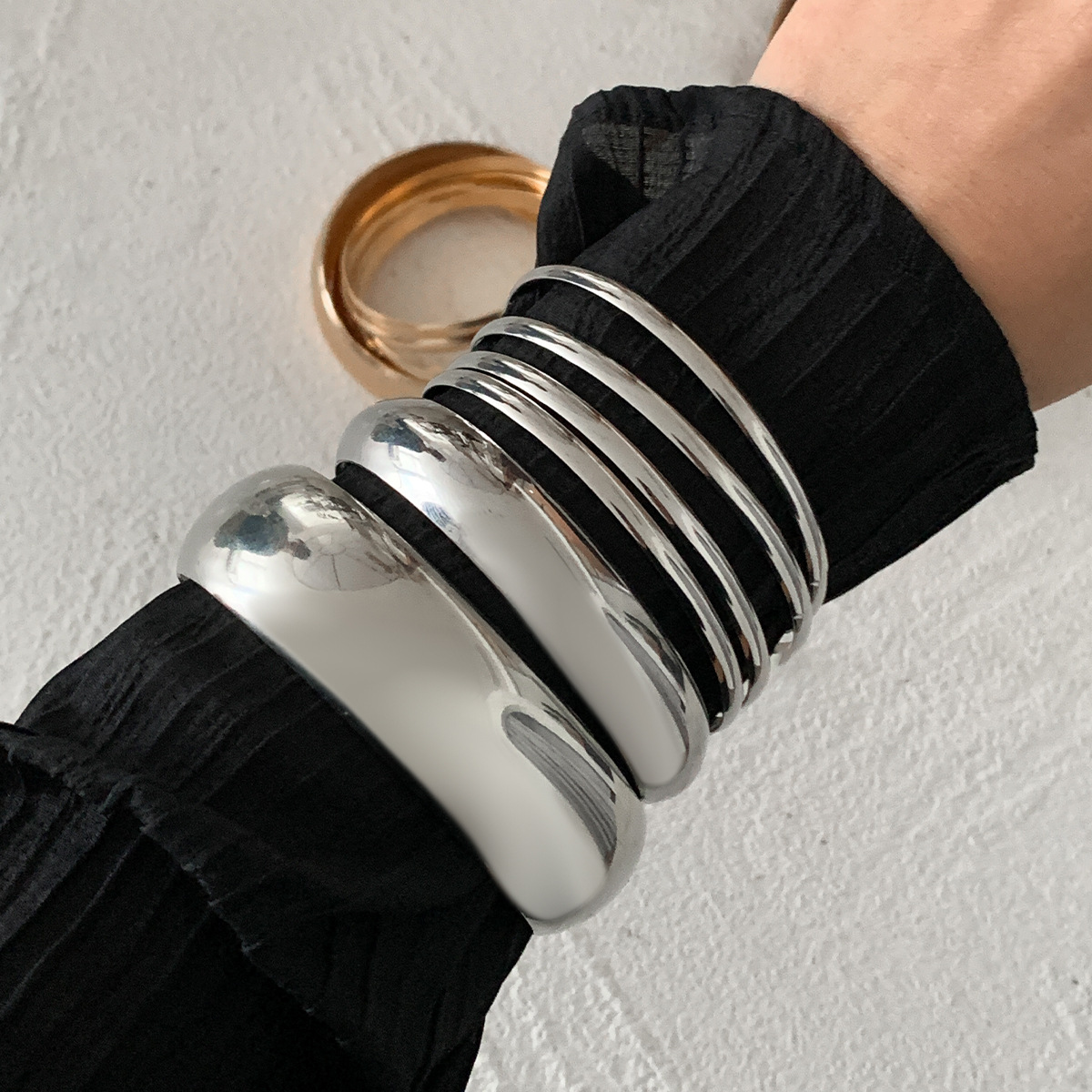 Metal smooth bangle set for women exaggerated threaded wide bangle bracelet