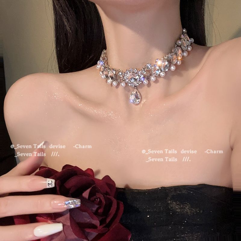 Pearl rhinestone water drop flower necklace collarbone chain niche evening dress necklace women
