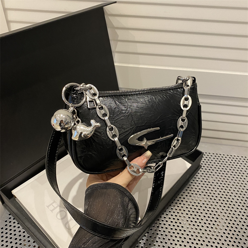 Popular chain single shoulder underarm bag women 2026 summer new commuting handbag crossbody small bag