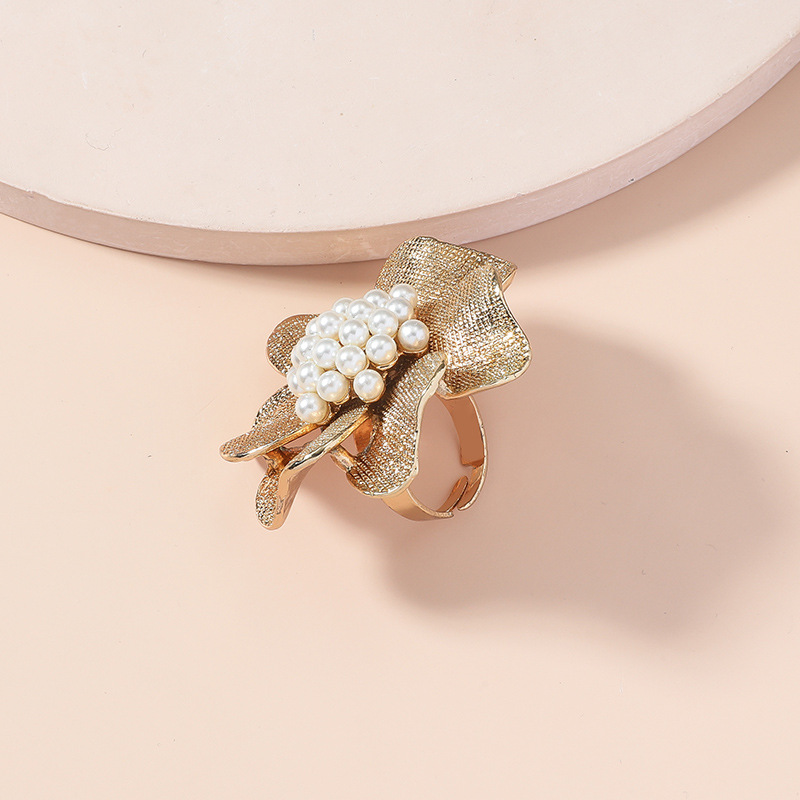 Exaggerated metal alloy pearl flower ring simple design open index finger ring