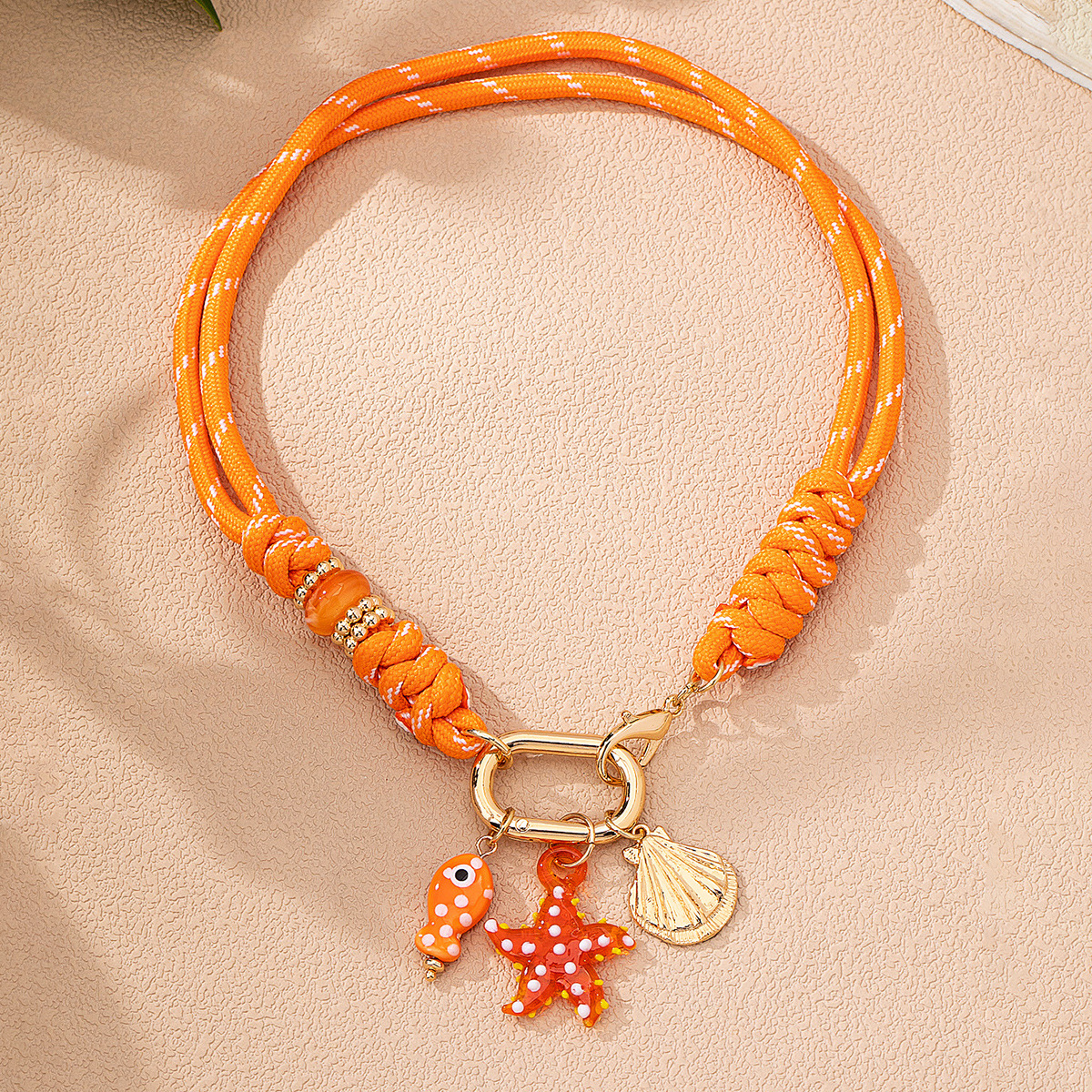 Qingdao Daiwei Accessories Bohemian Small Fish Shell Pendant Braided Rope Necklace, Suitable for Women's Vacation Wear