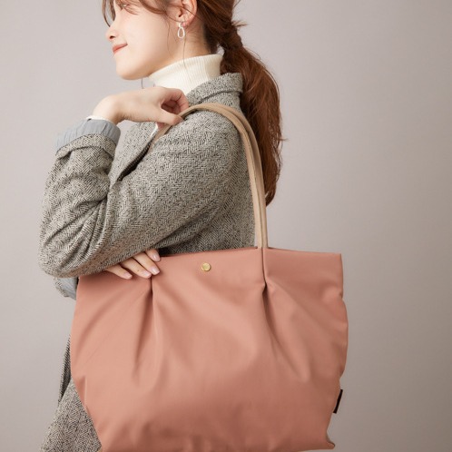 Japan-Korea Lotte waterproof nylon shoulder bag large tote bag large lightweight Boston mommy bag