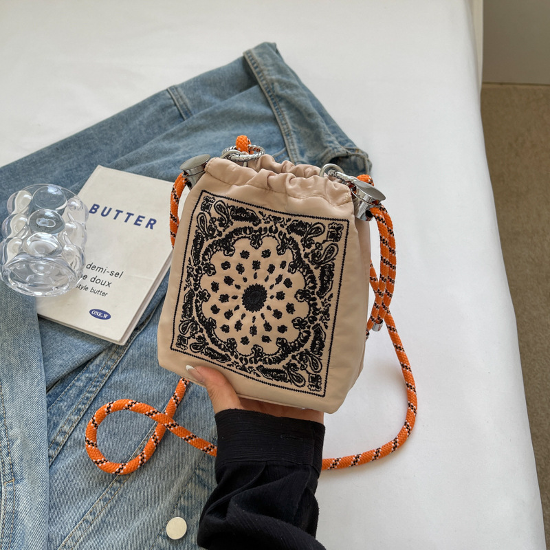 Embroidered Bucket Small Cloth Bag Women 2024 New Simple Contrast Color Outing Walking Shoulder Crossbody Phone Bag