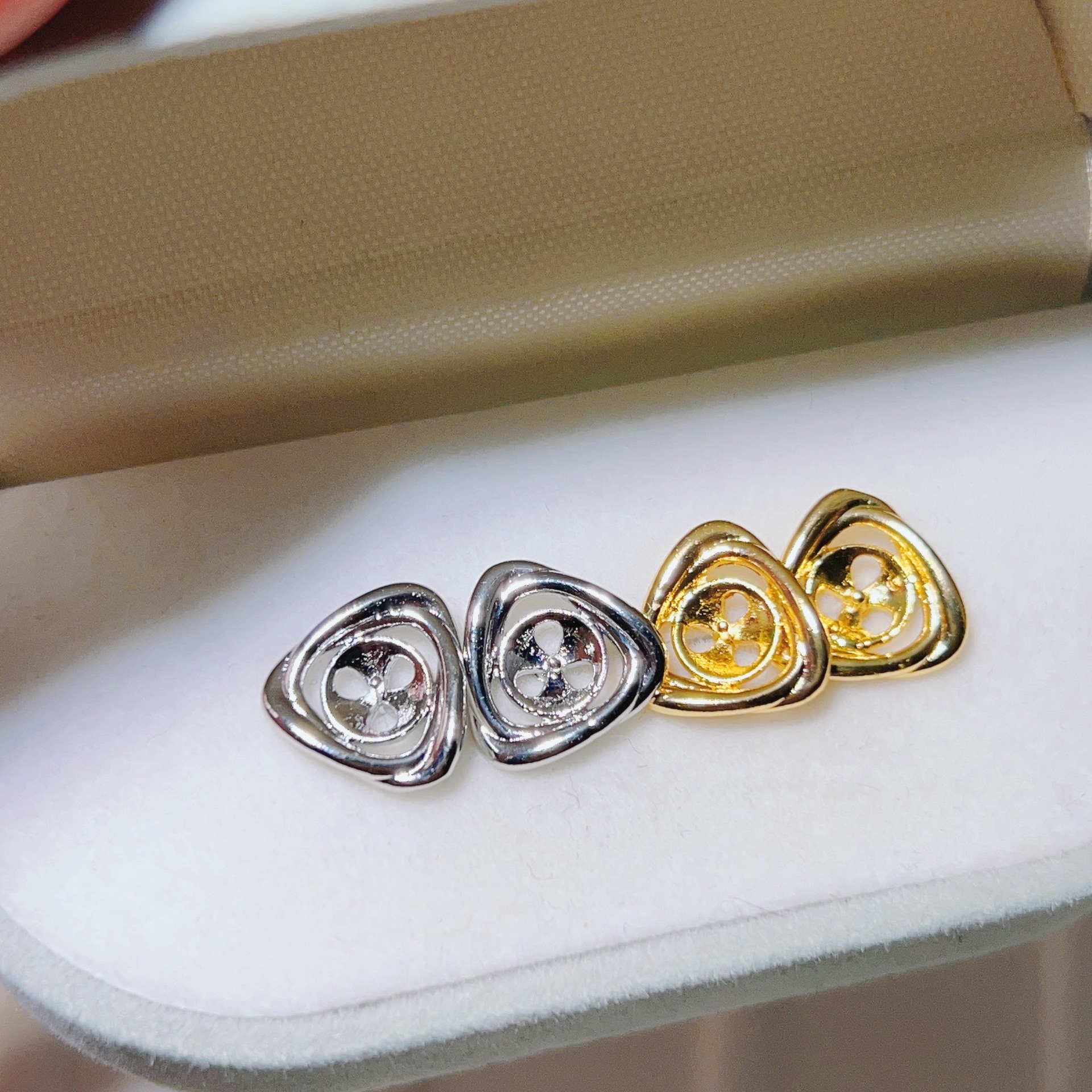 金色托（不含珠） · P1415光面三角形（7mm）