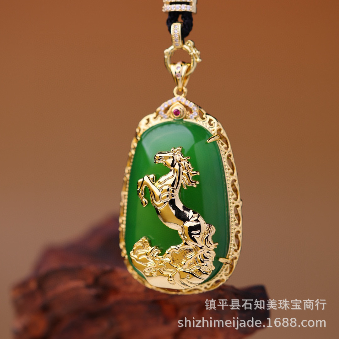 High ice green chalcedony inlaid horse pendant, zodiac horse pendant with red agate for the year of birth, live streaming