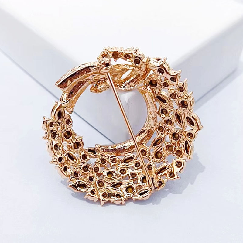 Autumn Winter New Purple Crystal Flower Women Brooch Exquisite Coat Corsage Pin Accessories