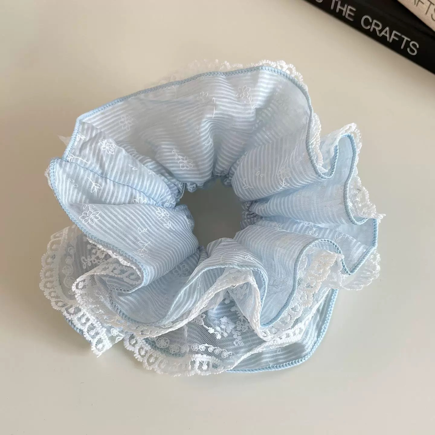 10#天蓝蕾丝边条纹刺绣小花发圈约16cm